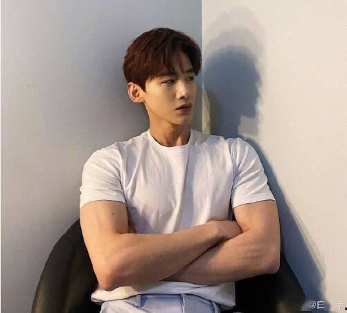 白敬亭熟人爆料视频播放,揭秘明星私生活背后的真相